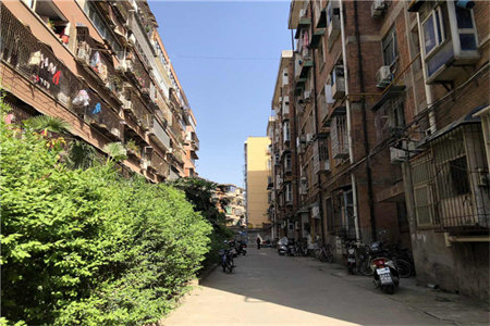 新城中央花城3室2厅2卫126m2简单装修