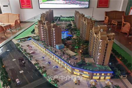 港基东原华府3室2厅2卫96万136m2简单装修出售